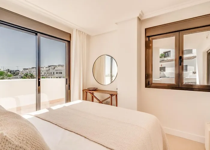 Renovated - With Sea View! إِستيبونا