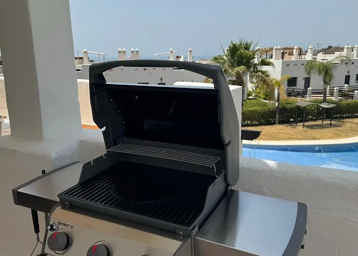 Renovated - With Sea View! Apartment *