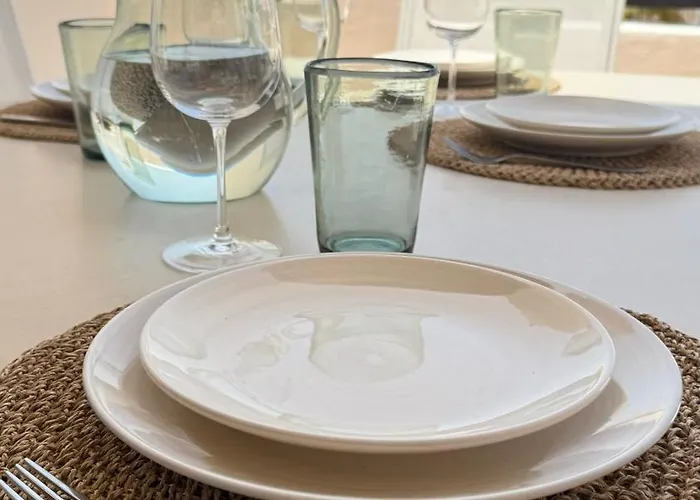 Renovated - With Sea View! شقة *