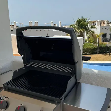 Renovated - With Sea View! Apartment *